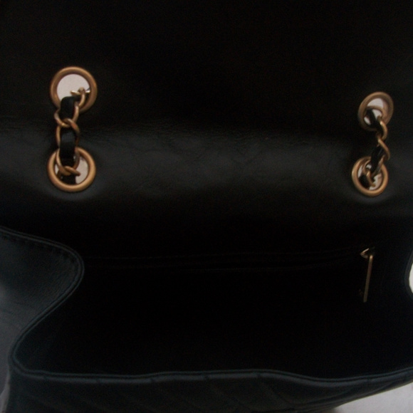 Authentic CHANEL Chevron Backpack bag Gorgeous - Picture 4 of 6